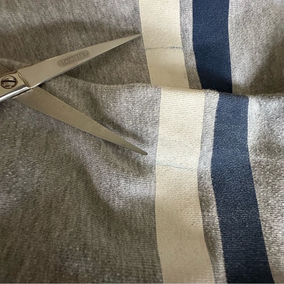 Gap Pullover Sweatshirt Womens M Cursive Logo Crewneck Striped Sleeve Y2K Retro - Picture 10 of 10